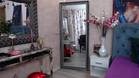 missjuliax online show from December 20, 2024, 7:33 am