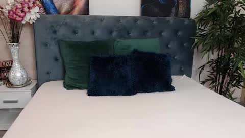 missjuliax online show from January 8, 2025, 7:03 am