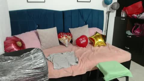 misskarol18 online show from February 15, 2025, 5:28 pm