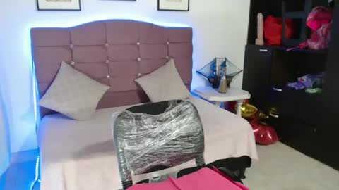 misskarol18 online show from February 18, 2025, 5:10 pm