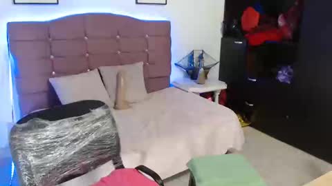misskarol18 online show from February 21, 2025, 6:04 pm