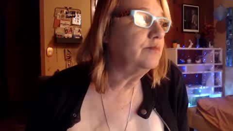 MissKittyFox online show from December 6, 2024, 6:15 am