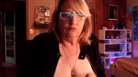 MissKittyFox online show from December 12, 2024, 3:21 am