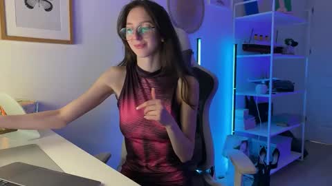 misslalii online show from April 24, 2026, 7:49 pm