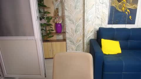 MissLaura online show from November 17, 2025, 5:46 am