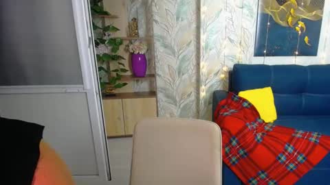 MissLaura online show from December 22, 2025, 7:05 am