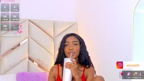 lyly  independient model online show from November 13, 2025, 4:06 pm