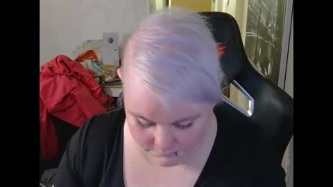 Snapshot of misslj90 chatting on April 18, 2026, 5:06 pm misslj90 online show from April 18, 2026, 5:06 pm