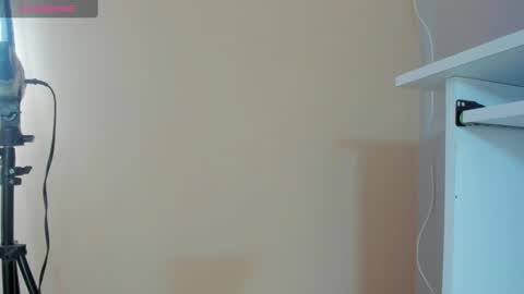 i am lyn online show from February 4, 2025, 3:44 am