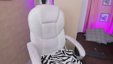 i am lyn online show from March 7, 2025, 4:13 am