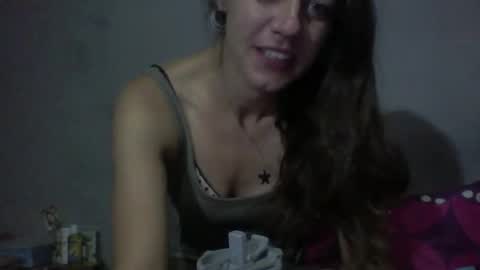 Snapshot of missmeandre chatting on December 2, 2024, 7:16 pm 4bdn couple online show from December 2, 2024, 7:16 pm