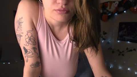 Snapshot of missmelons_ chatting on October 18, 2025, 12:28 pm Li online show from October 18, 2025, 12:28 pm