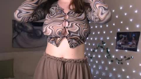 Snapshot of missmelons_ chatting on April 28, 2026, 2:22 pm Li online show from April 28, 2026, 2:22 pm