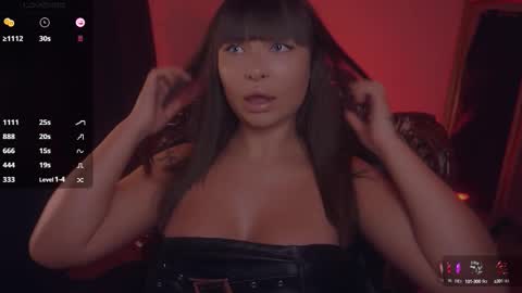 Snapshot of missmerciless chatting on October 13, 2025, 4:23 am LUXXANDRA online show from October 13, 2025, 4:23 am