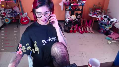Miss Mia online show from December 4, 2024, 3:32 pm