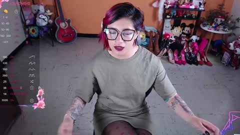 Miss Mia online show from December 15, 2024, 1:11 pm