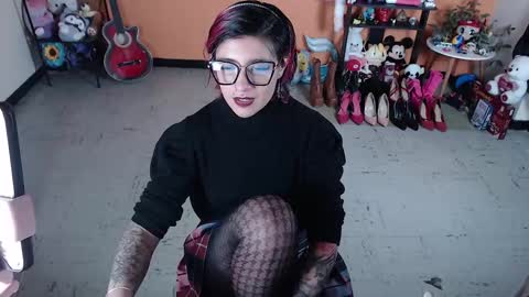 Miss Mia online show from December 18, 2024, 3:00 pm