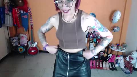 Miss Mia online show from January 19, 2025, 4:46 pm