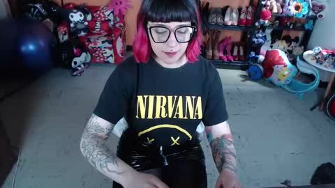 Snapshot of missmia2 chatting on October 27, 2025, 2:43 pm Miss Mia online show from October 27, 2025, 2:43 pm