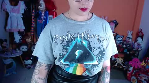 Miss Mia online show from May 18, 2026, 10:43 am