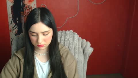 Mia online show from April 27, 2026, 11:19 am