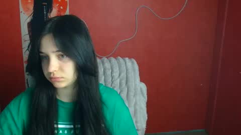Mia online show from May 1, 2026, 11:37 am