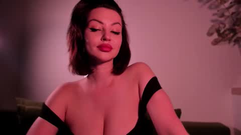 Snapshot of missmirandagd chatting on September 25, 2025, 4:00 pm   online show from September 25, 2025, 4:00 pm