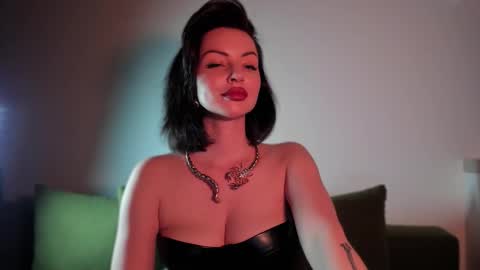 Snapshot of missmirandagd chatting on October 10, 2025, 2:38 pm   online show from October 10, 2025, 2:38 pm