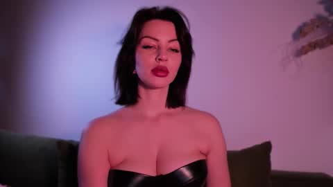 Snapshot of missmirandagd chatting on October 21, 2025, 8:37 am   online show from October 21, 2025, 8:37 am