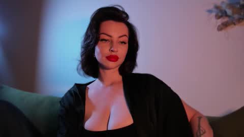 Snapshot of missmirandagd chatting on October 24, 2025, 10:55 am   online show from October 24, 2025, 10:55 am