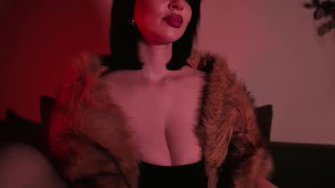   online show from November 7, 2025, 1:55 pm