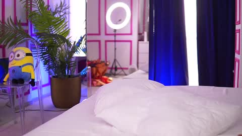 Snapshot of missmo0n chatting on January 26, 2025, 12:43 pm Missmo0n online show from January 26, 2025, 12:43 pm