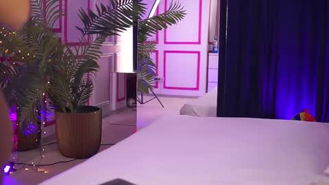 Snapshot of missmo0n chatting on March 7, 2025, 8:13 am Missmo0n online show from March 7, 2025, 8:13 am