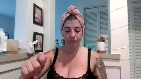 Snapshot of missmonatoyou chatting on May 31, 2026, 10:11 pm MissMona online show from May 31, 2026, 10:11 pm