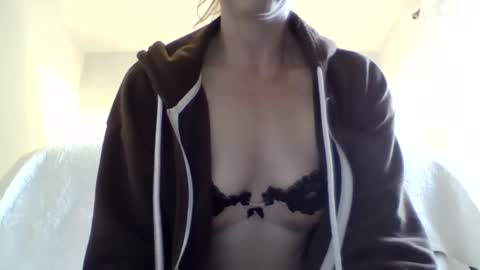 Snapshot of missmoonmagic13 chatting on September 28, 2025, 11:21 pm Maxxx online show from September 28, 2025, 11:21 pm