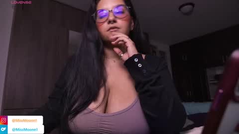 Snapshot of missmoonn chatting on October 16, 2025, 1:50 am MissMoon online show from October 16, 2025, 1:50 am