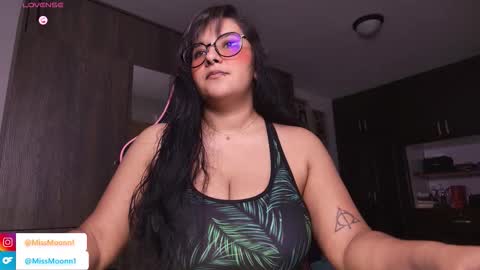 Snapshot of missmoonn chatting on November 7, 2025, 11:38 pm MissMoon online show from November 7, 2025, 11:38 pm