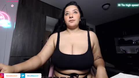 Snapshot of missmoonn chatting on June 20, 2026, 6:33 pm MissMoon online show from June 20, 2026, 6:33 pm