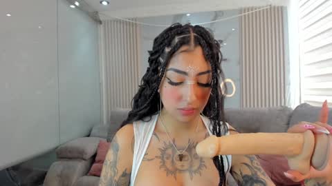 insta miss nickeloo online show from January 14, 2025, 6:49 pm
