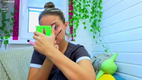 Snapshot of misss_viki chatting on September 24, 2025, 5:55 am . online show from September 24, 2025, 5:55 am