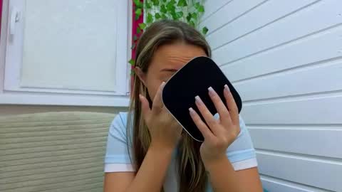 Snapshot of misss_viki chatting on October 25, 2025, 6:43 am . online show from October 25, 2025, 6:43 am