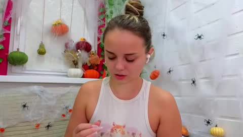 Snapshot of misss_viki chatting on October 31, 2025, 7:42 am . online show from October 31, 2025, 7:42 am