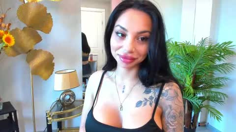 Sienna online show from May 29, 2026, 6:11 am
