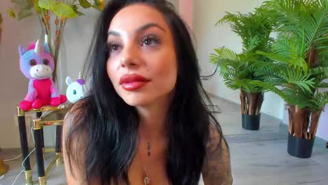 Sienna online show from June 5, 2026, 6:52 am