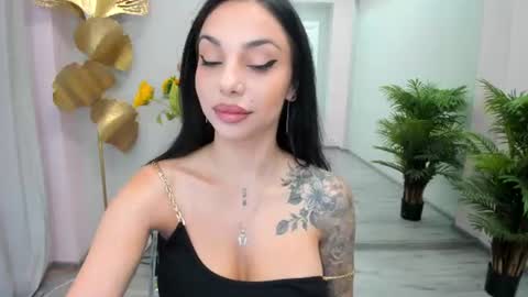 Sienna online show from June 14, 2026, 5:42 am