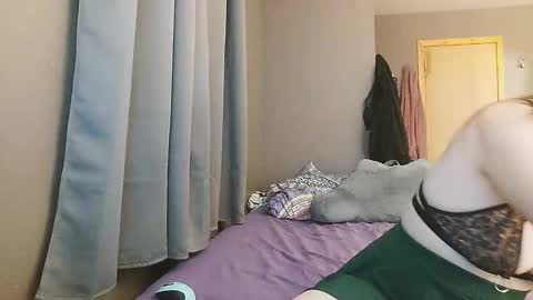 Snapshot of missteriousbelle chatting on December 4, 2024, 2:20 am MissteriousBelle online show from December 4, 2024, 2:20 am