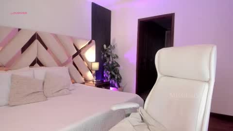 Fernanda Davila online show from October 30, 2025, 9:59 pm