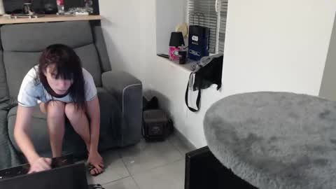 missthon online show from November 24, 2025, 3:34 pm