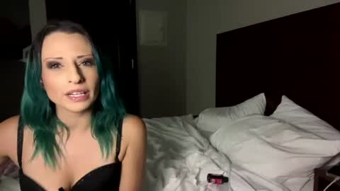 Snapshot of misstinkerbell21 chatting on July 10, 2026, 7:49 pm misstinkerbell21 online show from July 10, 2026, 7:49 pm