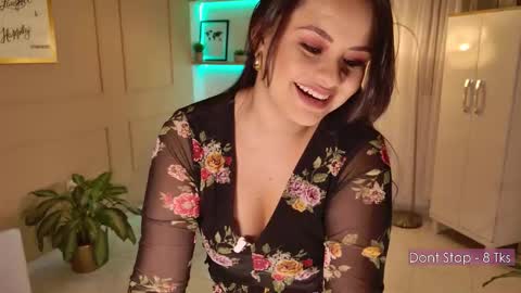 Snapshot of missvale_ chatting on September 30, 2025, 11:43 pm Valentina online show from September 30, 2025, 11:43 pm